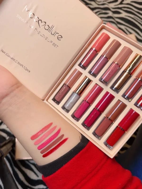 EID Offer 40 % Off Matte Lip Gloss Set ( Pack of 12 ) Allow to open پارسل کھول کر چک کرے اس کے بعد پیمنٹ ادا کرے